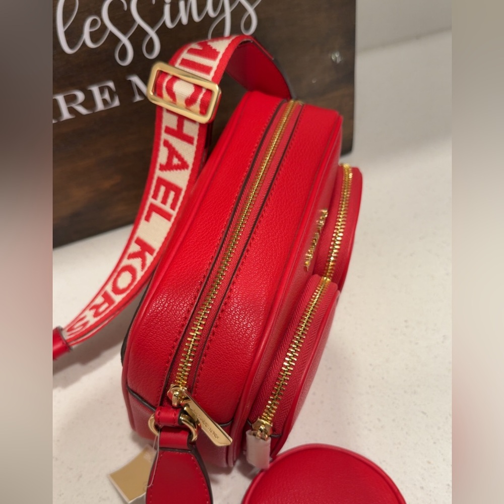 Michael Kors Crossbody with detachable airpod case and coinpouch...$498 - Picture 8 of 9